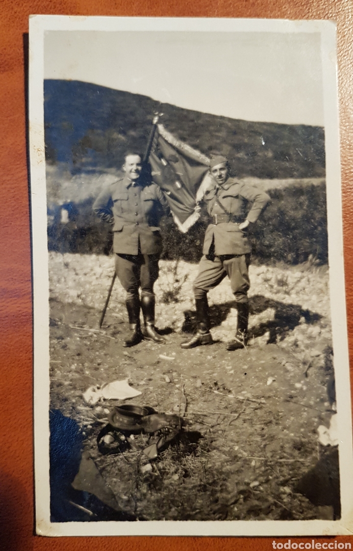 Militaria: Fotografia guerra de Marruecos oficial con bandera