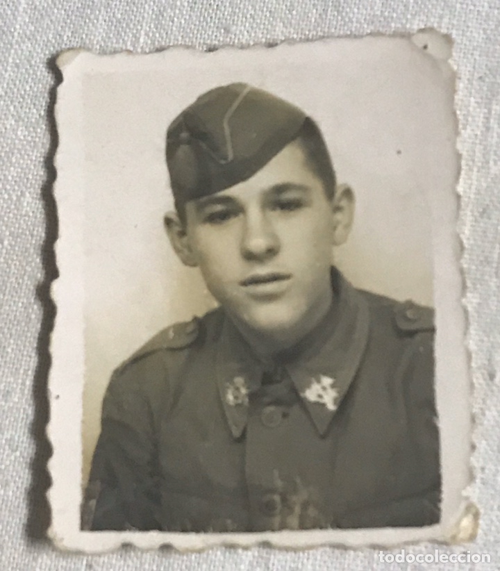 Militaria: FOTOGRAF&Iacute;A DE CARNET SOLDADO DE INFANTER&Iacute;A POSGUERRA