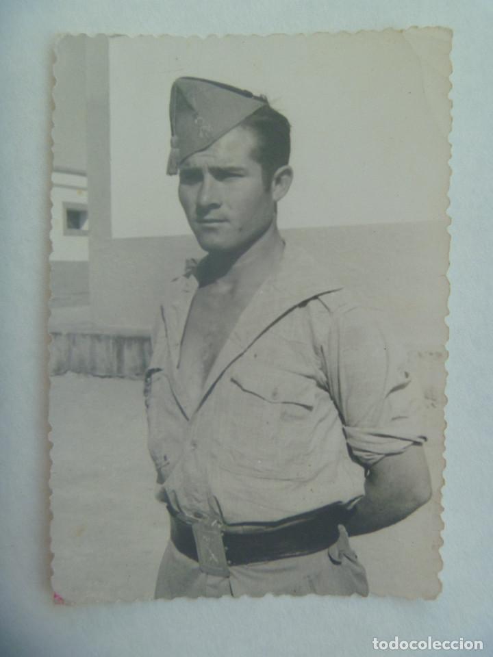 Militaria: LA LEGION : FOTO  DE LEGIONARIO CON CHAPIRI Y DESPECHUGAO