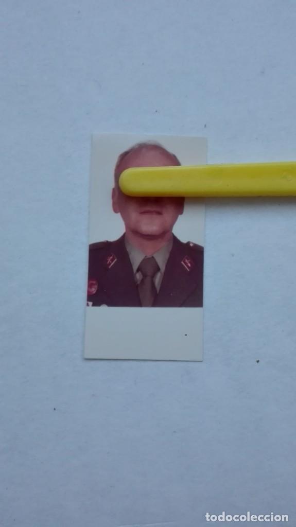 Militaria: GUARDIA CIVIL : FOTO DE CARNET DE AGENTE CON PLACA DE LA ESCOLTA DE FRANCO