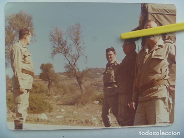 Militaria: FOTO DE MILITARES POSANDO JUNTO A UN CAMION, DE MANIOBRAS .......... 12,5 x 17,5 CM