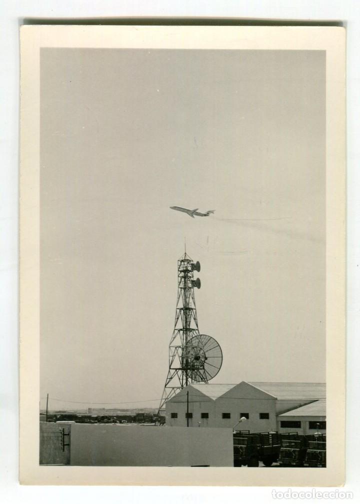 Militaria: CUARTEL MILITAR Y AVION FOTOGRAFIA A&Ntilde;OS 70  11 X 7,5 CMS. APROX.