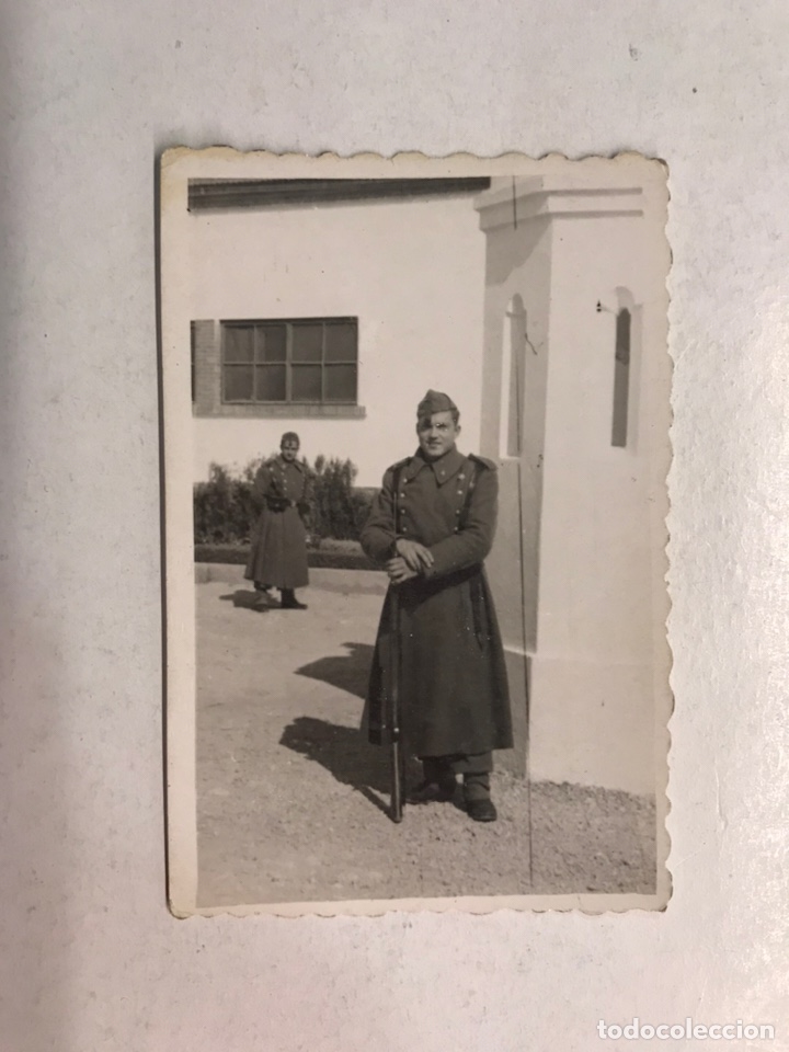 Militaria: MILITAR. Fotograf&iacute;a Original. Soldado del Ej&eacute;rcito Espa&ntilde;ol en el Cuerpo de Guardia (h.1940?)