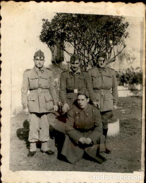 Militaria: Original - Epoca de Franco - Fotograf&iacute;a de soldados espa&ntilde;oles a expertizar - Cuartel