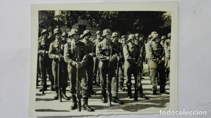 Militaria: FOTOGRAFIA SOLDADOS UNIFORMADOS, MEDIDAS 6 X 8 CM