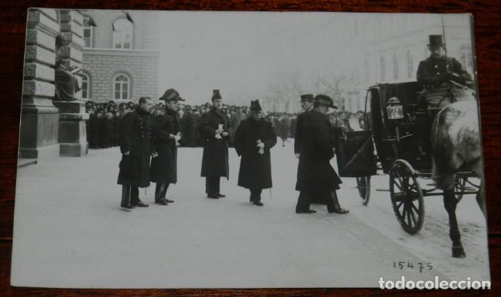 Militaria: FOTO POSTAL DE GRUPO DE EMBAJADORES SALIENDO DE PALACIO, POSIBLEMENTE EN ALEMANIA O AUSTRIA, SIN CIR