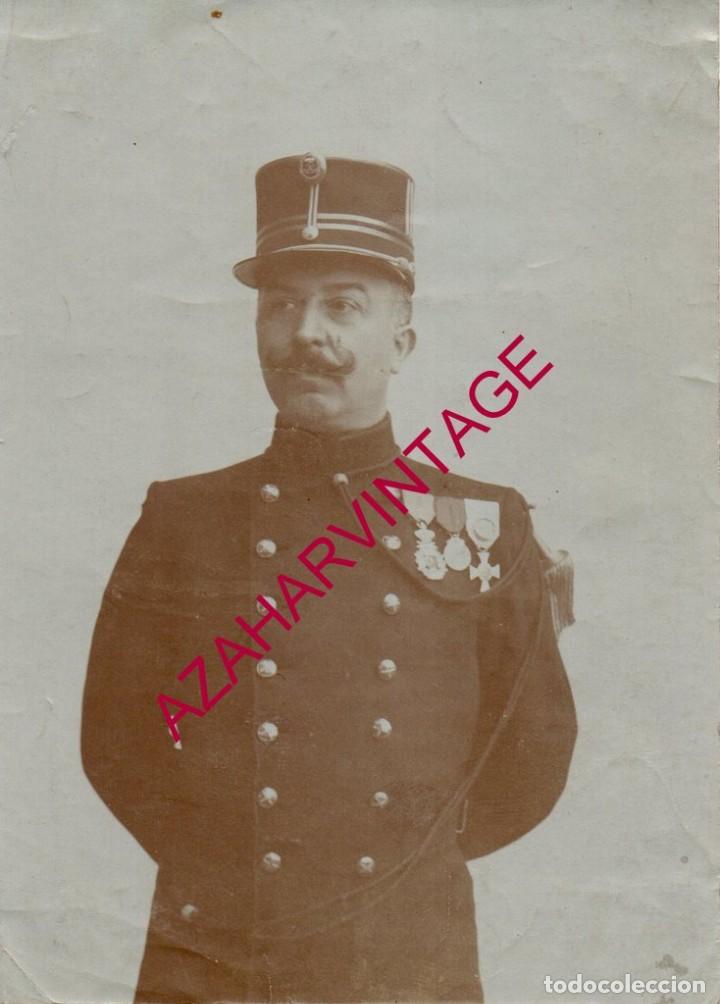 Militaria: MAGNIFICA ALBUMINA DE UN MILITAR CONDECORADO, 98X136MM
