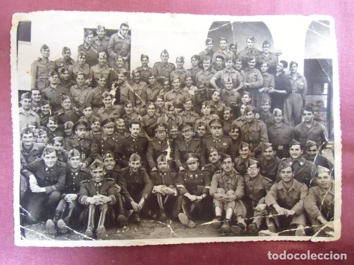 Militaria: GRANADA.22/12/1944.FOTOGRAFIA GRUPO DE MILITARES, 17X12 CM.