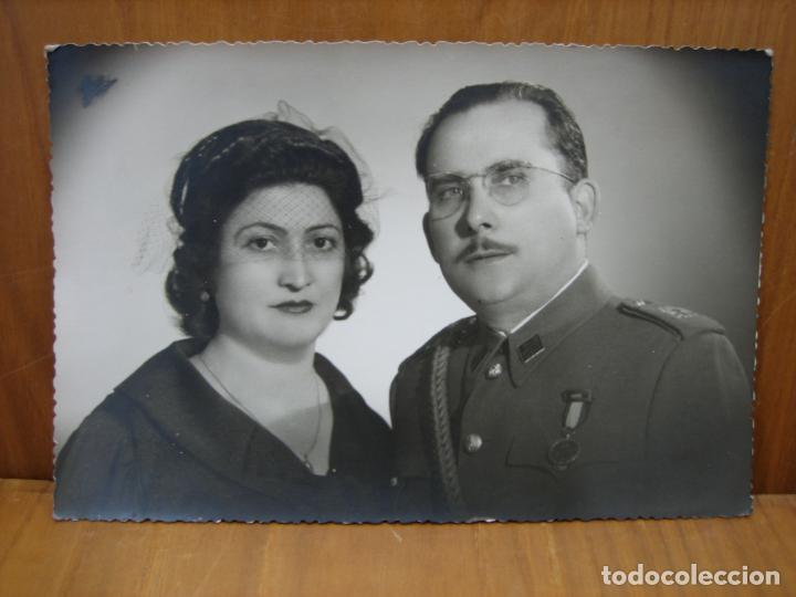 Militaria: Fotograf&iacute;a militar condecorado Guerra civil