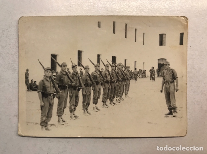 Militaria: MILITAR. Fotograf&iacute;a Original, Historias de la Mili... (h.1960?) Medidas: 10,5 x 7,5 cm.,