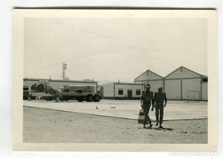 Militaria: AFRICA CUARTEL MILITAR ESPA&Ntilde;OL (BASE DE AUTOMOBILES) A&Ntilde;OS 70 (FOTO 11 X 7,5 APROX)
