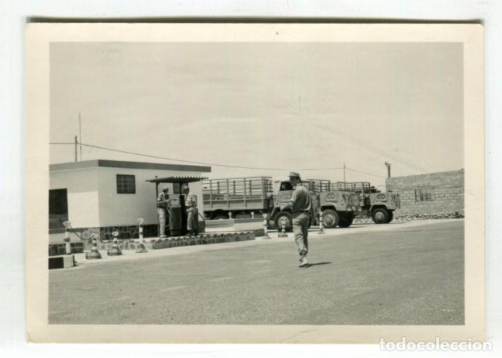 Militaria: AFRICA CUARTEL MILITAR ESPA&Ntilde;OL (BASE DE AUTOMOBILES) A&Ntilde;OS 70 (FOTO 11 X 7,5 APROX)