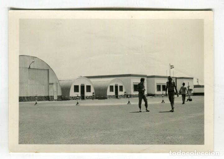 Militaria: AFRICA CUARTEL MILITAR ESPA&Ntilde;OL (BASE DE AUTOMOBILES) A&Ntilde;OS 70 (FOTO 11 X 7,5 APROX)