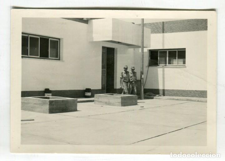 Militaria: AFRICA CUARTEL MILITAR ESPA&Ntilde;OL (BASE DE AUTOMOBILES) A&Ntilde;OS 70 (FOTO 11 X 7,5 APROX)