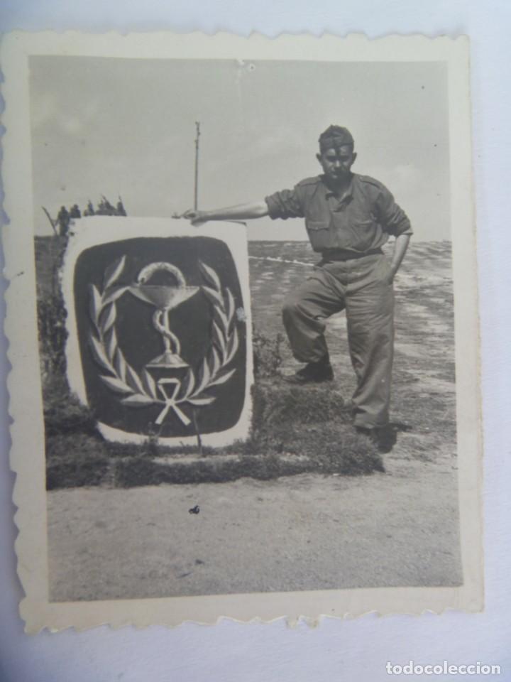 Militaria: FOTO DE MILITAR Y MONOLITO DEL CUERPO DE FARMACIA