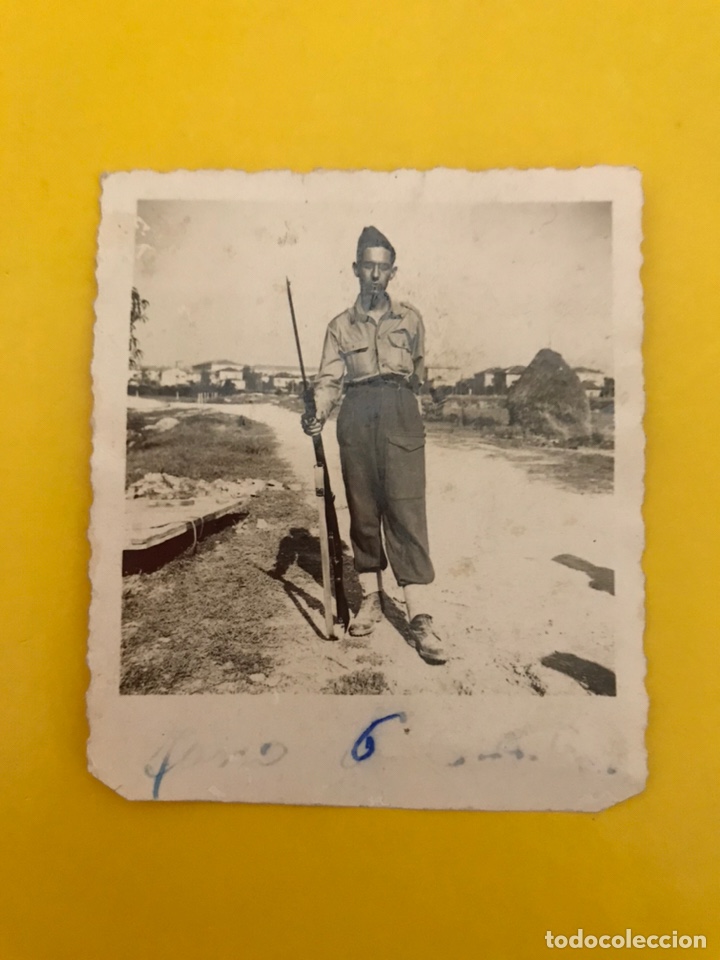 Militaria: FANO ITALIA. Militar Fotograf&iacute;a Joven con fusil (a.1948)