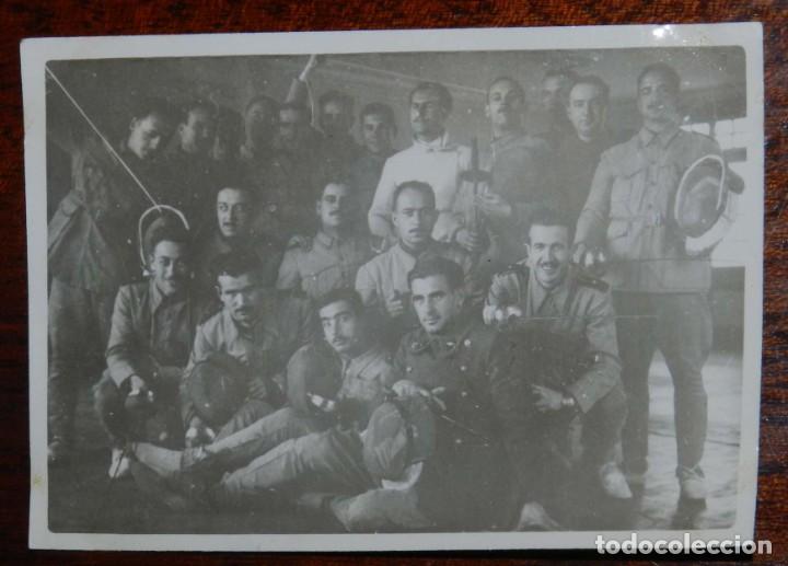 Militaria: FOTOGRAFIA DE LA ACADEMIA DE AVIACION DE LEON, CLASE DE ESGRIMA, A&Ntilde;O 1946, MIDE 8,5 X 6 CMS.