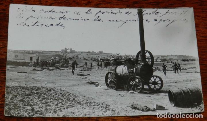 Militaria: FOTOGRAFIA DE OCUPACION DE MONTE ARRUIT, VISTA DE LA POSICION, EN PRIMER TERMINO LAS MAQUINAS AGRICO