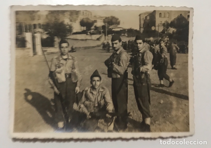 Militaria: MILITAR, ORVIETO. Umbr&iacute;a (Italia) Fotograf&iacute;a Soldados con fusil (Octubre de 1948)