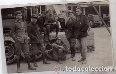 Militaria: Postal fotogr&aacute;fica. Militares. Grupo de militares espa&ntilde;oles. A&ntilde;os 30. sin circular.