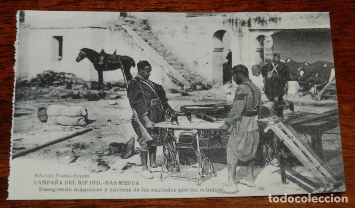 Militaria: POSTAL DE LA CAMPA&Ntilde;A DEL RIF. 1921. RAS MEDUA. RECOGIENDO MAQUINAS Y ENSERES DE LOS RAZIADOS POR LOS