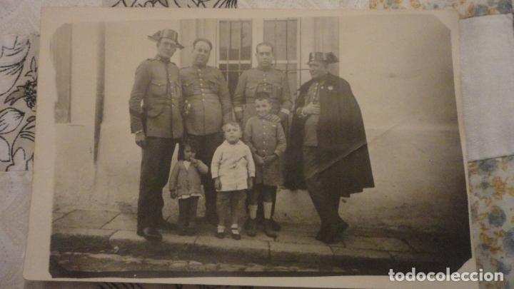 Militaria: ANTIGUA FOTOGRAFIA.GRUPO GUARDIAS CIVILES.GUARDIA CIVIL CON NI&Ntilde;OS.A&Ntilde;OS 20?
