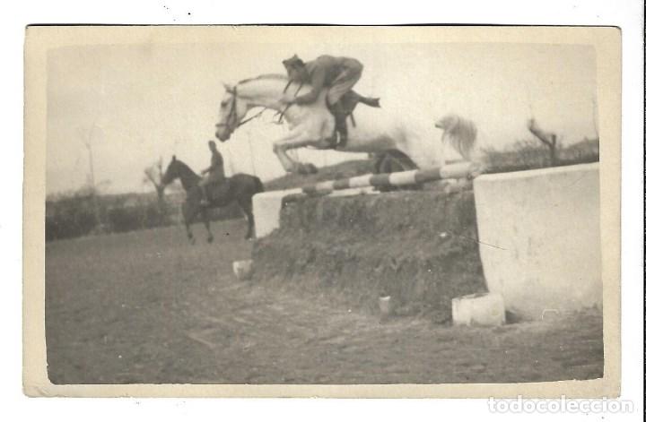 Militaria: AT50- EXTRAORDINARIAS FOTOGRAFIAS DE -Rgto.ARTILLERIA.11&ordf; 19 - CABALLO -GLOSINA-FOTO- 21- XII -1.949