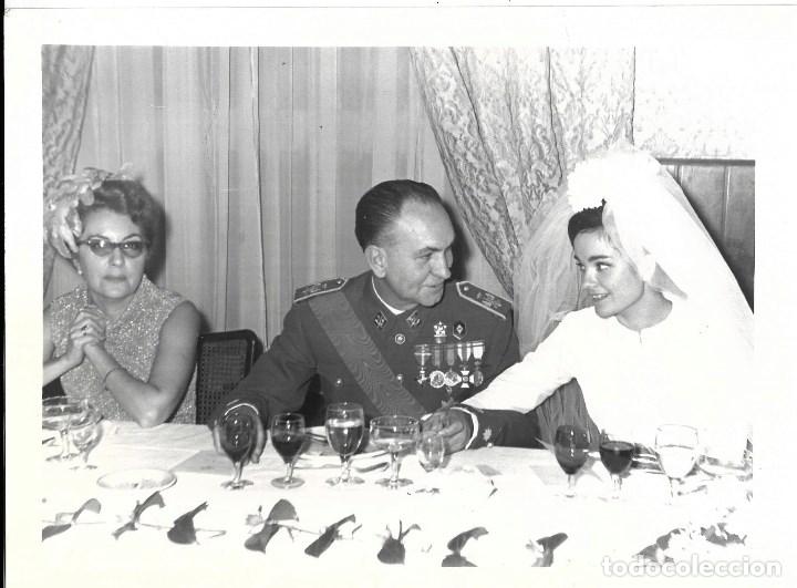 Militaria: AT50-EXTRAORDINARIA FOTOGRAFIA -MILITAR ACOMPA&Ntilde;ANDO A SU HIJA EN SU BODA FOTO-BRIONES-CARTAGENA-MA