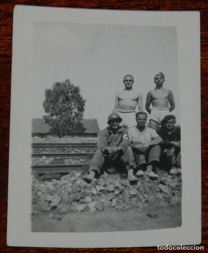 Militaria: FOTOGRAFIA DE MILITARES REPUBLICANOS DE INGENIEROS, EPOCA GUERRA CIVIL, MILICIANOS,MIDE 6,7 X 5 CMS.