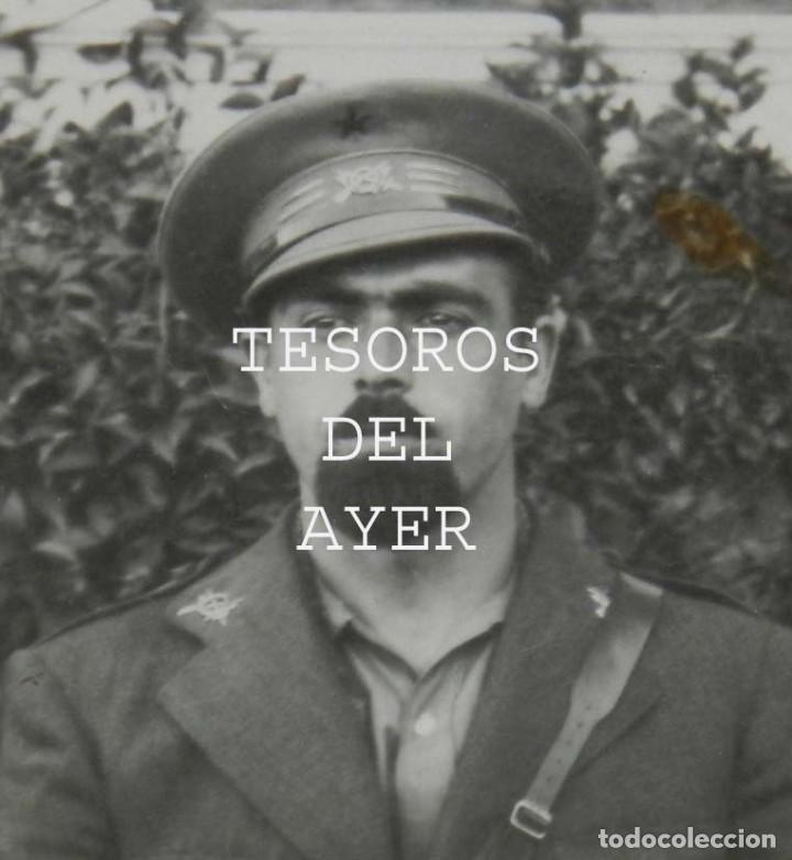 Militaria: FOTOGRAFIA DE  COMISARIO DE REGIMIENTO FRENTE POPULAR, GUERRA CIVIL, INFANTERIA, ARRIBA DE LA GUERRA