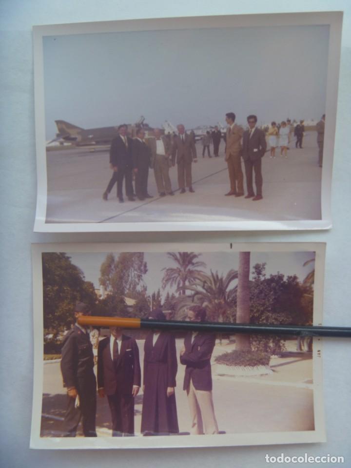 Militaria: AVIACION - LOTE DE 2 FOTOS : UNA DE MILITAR CON FAMILIA Y LA OTRA DEL MISMO DE CIVIL Y AVIONES