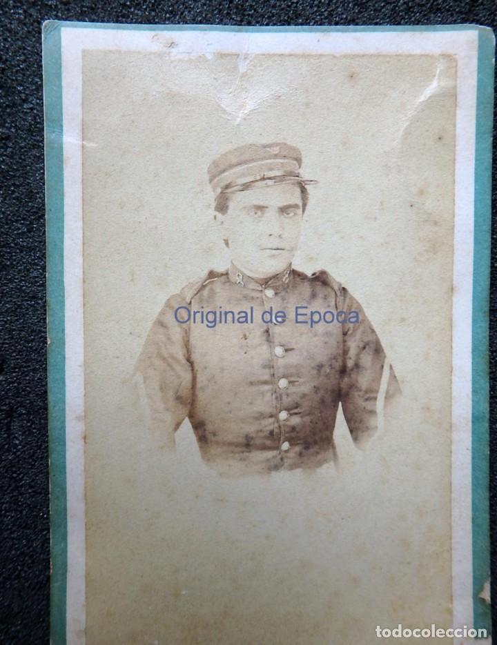 Militaria: (JX-200411)Fotograf&iacute;a,carta de visita de Oficial de Cazadores Reg.n&ordm;8,siglo XIX,CADIZ