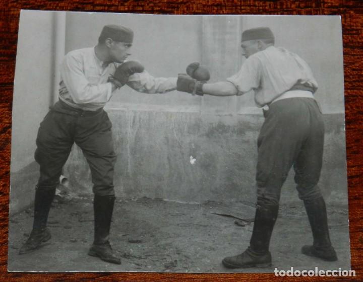 Militaria: FOTOGRAFIA DE MILITARES DEL CUERPO DE INGENIEROS BOXEANDO, EPOCA DE ALFONSO XIII, MIDE 9,3 X 7,8 CMS