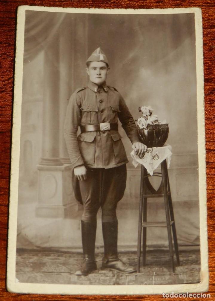 Militaria: FOTO POSTAL DE MILITAR DEL CUERPO DE ARTILLERIA, EPOCA DE LA GUERRA DEL RIF,  FOTOGRAFIA CASA RUBIO