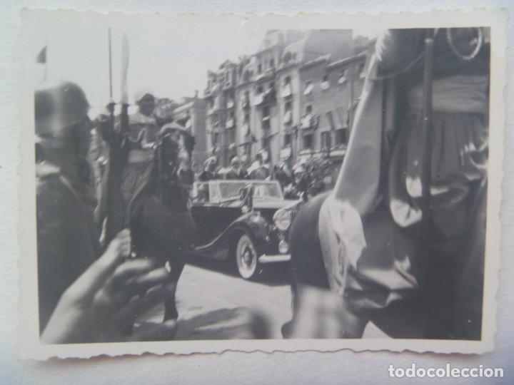 Militaria: FOTO DEL CAUDILLO FRANCISCO FRANCO EN COCHE, GUARDIA MORA A CABALLO
