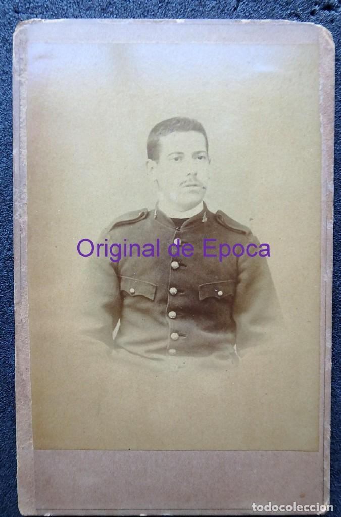 Militaria: (JX-200442)Fotograf&iacute;a de soldado , M&uacute;sico ? medidas 10,50 cm x 16,50 cm .