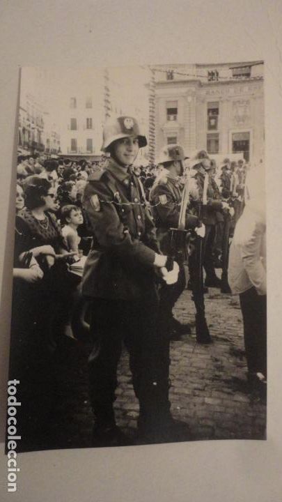 Militaria: ANTIGUA FOTOGRAFIA.MILITARES.DIA CORPUS CRISTI.SEVILLA 1965