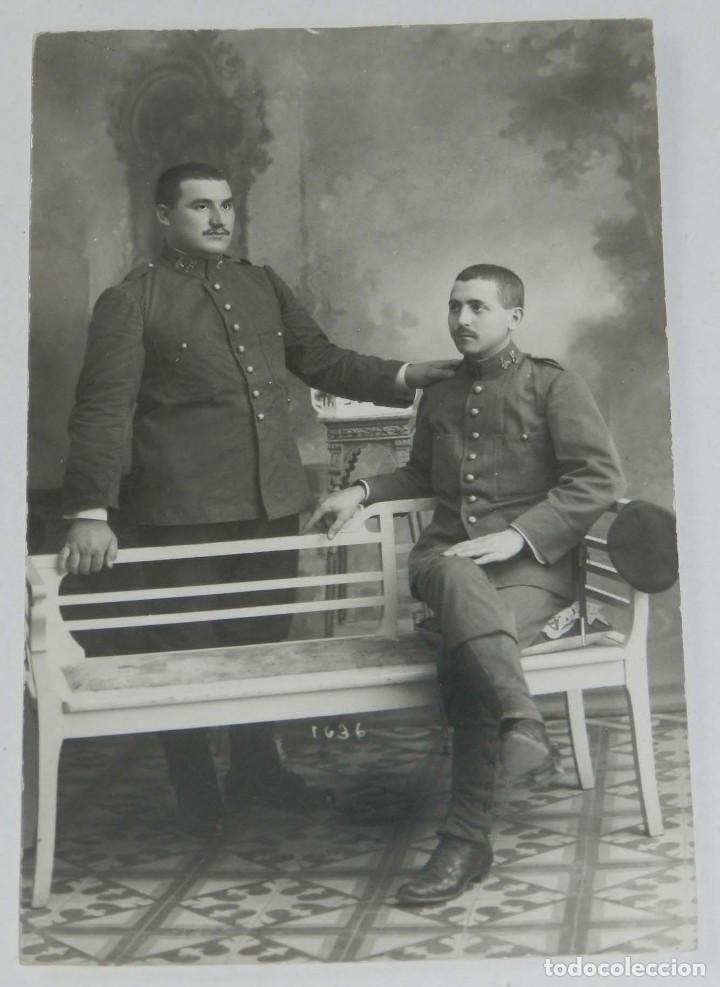 Militaria: FOTO POSTAL DE MILITARES DEL REGIMIENTO NUMERO 45, NO CIRCULADA.