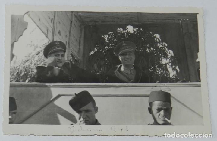 Militaria: FOTOGRAFIA DE TENIENTE Y CAPITAN DE REGULARES EN TETUAN, A&Ntilde;O 1942, FOTO  F. GARCIA CORTES, MIDE 12,5