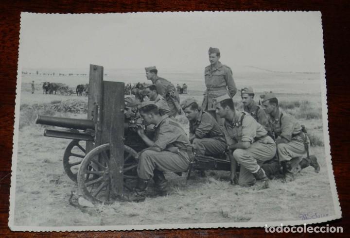 Militaria: FOTOGRAFIA DE REGIMIENTO DE ARTILLERIA REALIZANDO PRACTICAS DE TIRO, FOTO M. SAINZ, MIDE 22,5 X 17 C