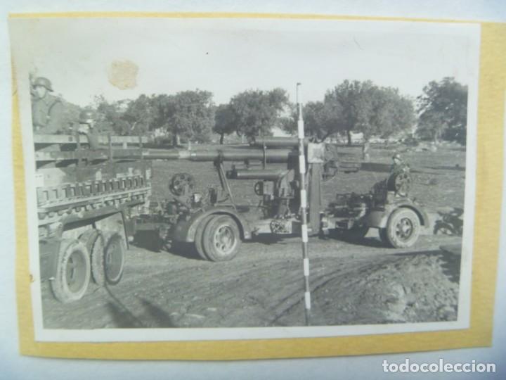 Militaria: FOTO DE CAMION MILITAR LLEVANDO A REMOLQUE UN CA&Ntilde;ON DE ARTILLERIA  ANTIAEREA DEL 88