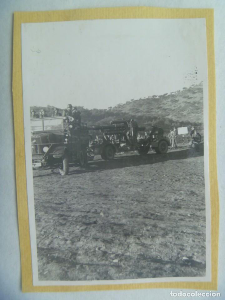 Militaria: FOTO DE UN CAMION MILITAR ARRASTRANDO UNA PIEZA DE ARTILLERIA ANTIAEREA DEL 88