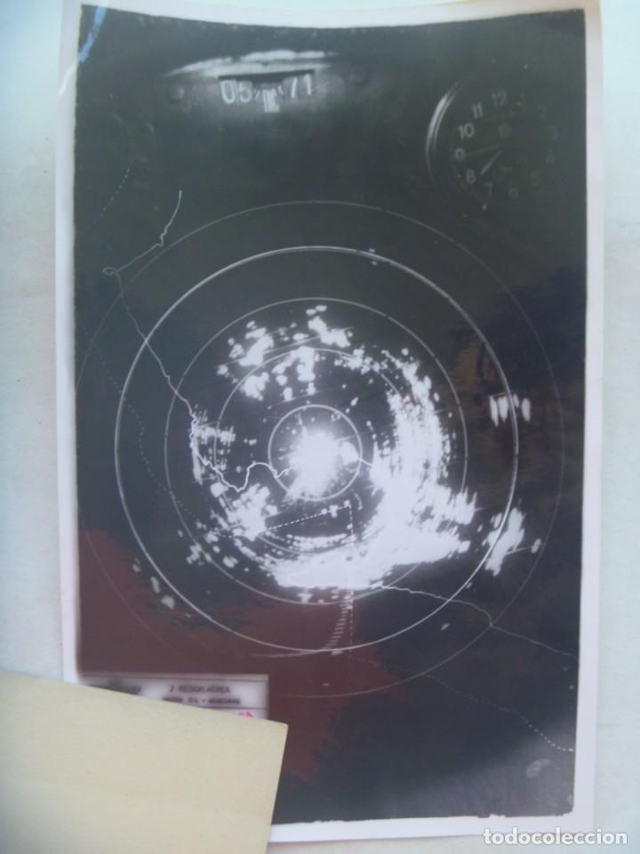 Militaria: AVIACION : FOTO DEL RADAR DEL INTERIOR DE LA CABINA DE UN AVION. .... 13 X 20 CM