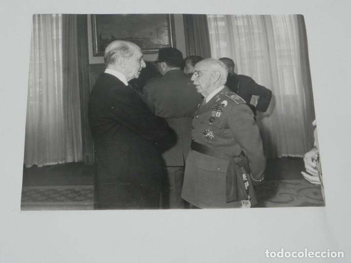Militaria: FOTOGRAFIA DE LA IMPOSICION DE LA ENCOMIENDA AL MERITO DE LA REPUBLICA ITALIANA EN LA EMBAJADA ITALI