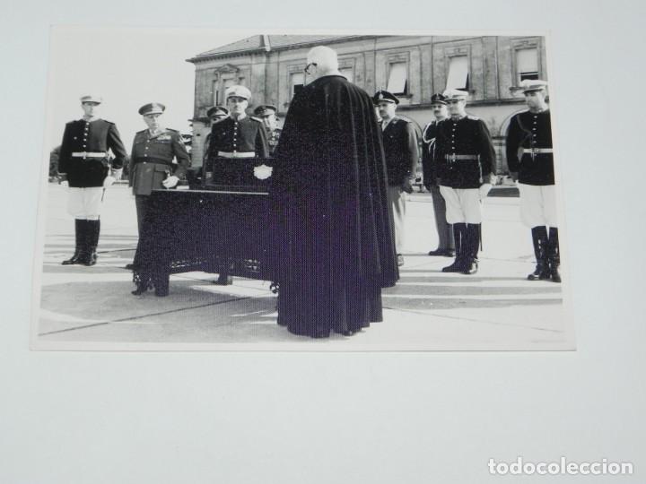 Militaria: FOTOGRAFIA DE GRUPO DE OFICIALES EN ACTO CASTRENSE MILITAR, MIDE 16,5 X 11,5 CMS.