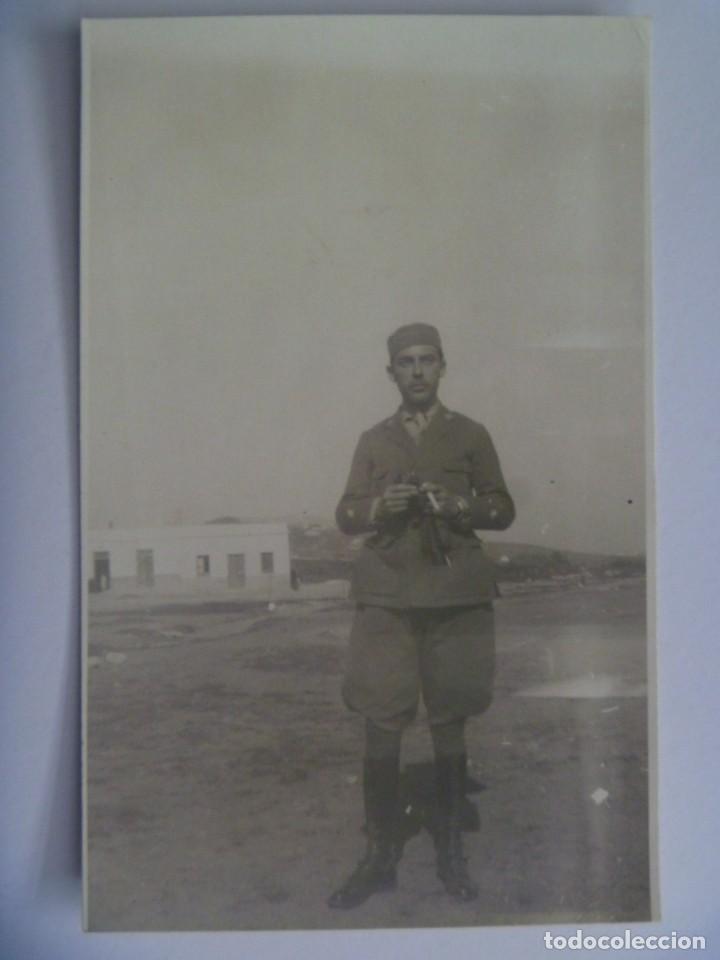 Militaria: GUERRA AFRICA : FOTO DE ALFEREZ DE CABALLERIA CON GORRO PANADERO. SAGANGAN, 1921