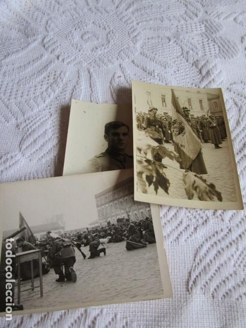 Militaria: FOTOGRAFIA ACTO MILITAR CON BANDERA EPOCA FRANCO