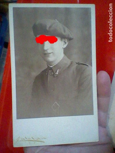 Militaria: MILITAR ARTILLERIA CON BOINA ANTIGUA 14 X 8,5 CMS