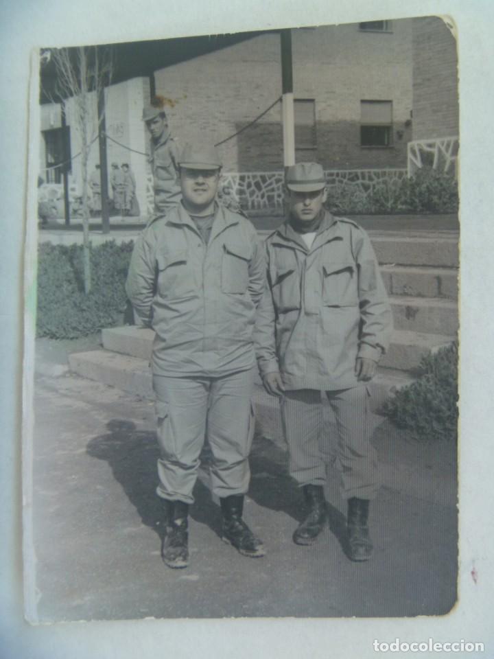 Militaria: FOTO DE LA MILI : SOLDADOS POSANDO . FOTO EN BLANCO Y NEGRO COLOREADA
