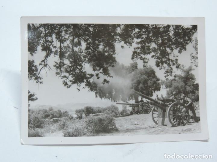 Militaria: FOTOGRAFIA DE BATERIAS DISPARANDO, MIDE 13 X 8,5 CMS.